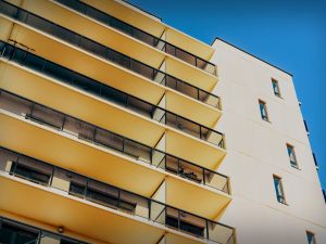 Omesso versamento del premio dell'assicurazione condominiale: quando ricorre la responsabilità dell'amministratore?