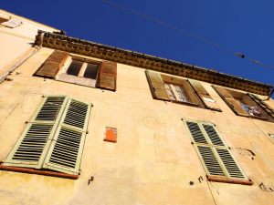Appalto in condominio e Bonus Facciate: l'impresa che non inizia i lavori restituisce le somme già ricevute e paga tutti i danni