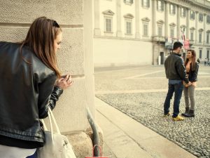 Stalking messo in atto dal singolo condomino: è sufficiente l'invasione nella sfera personale del vicino