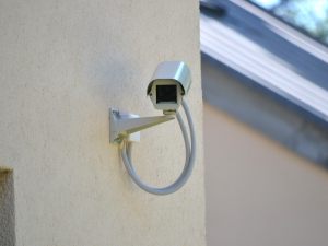 Non è consentito installare telecamere il cui raggio d'azione riprende anche aree pubbliche