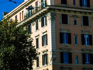 L'assemblea non può “imboscare” nei lavori straordinari approvati opere relative a parti private dei balconi