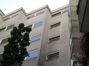 Eventi fessurativi originati dall'indebolimento del muro di sostegno del terreno su cui insiste l'immobile danneggiato