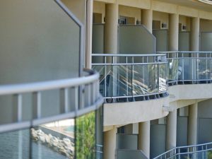 Il condomino non può fare causa al condominio per ottenere l'avvio dell'iter burocratico necessario per ottenere il certificato di agibilità del palazzo