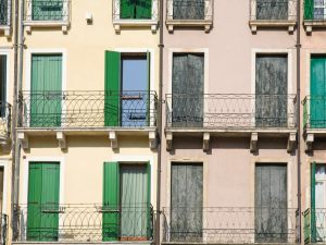 Scioglimento del rapporto sociale limitatamente ad un socio e canoni di locazione