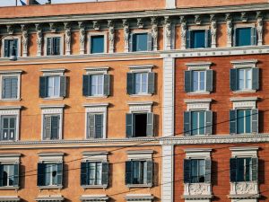 Leale collaborazione, ma tra chi: quando l'appalto in condominio diventa un incubo e compie gli anni