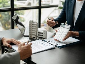 Revoca dell'amministratore con approvazione di bilanci pluriennali: diritto ai compensi parzialmente riconosciuto dal Tribunale