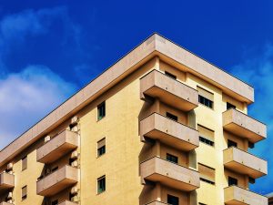 L'azione di rivalsa del condominio, nei confronti del proprio assicuratore, rientra tra gli atti conservativi?