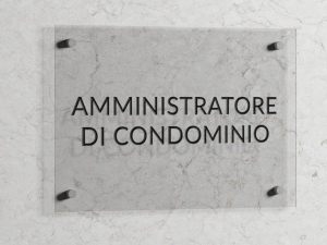 Amministratore di due edifici sposta denaro dell'uno verso l'altro senza ragione: chi paga?
