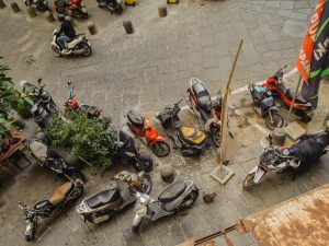 Un fenomeno in espansione: il proliferare di motocicli in condominio