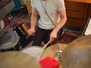 Strumenti musicali in condominio: le regole da seguire