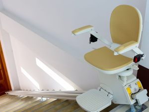 Installazione di montascale in condominio e conflitto con richiesta di ascensore: decisione del Tribunale di Roma