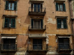 Interventi urgenti e conseguenti in condominio per incolumità pubblica: il rimborso al condomino