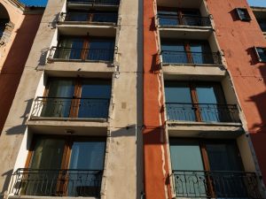 Serve una sola tabella millesimale per il complesso edilizio composto da due edifici considerato da sempre come un tutt'uno