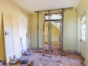 Crollo del muro condominiale riconducibile ad opere dei singoli condomini