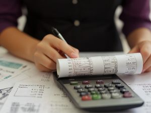 Delibera che addebita al neo-condomino spese relative ai due anni precedenti l'acquisto dell'appartamento: è nulla o annullabile?