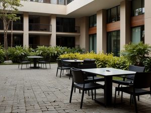 Occupazione del porticato condominiale con tavolini, sedie ed arredi: possibile ma con moderazione