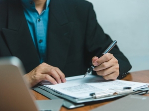 Nomina dell'amministratore senza analitica specificazione dell'importo dovuto a titolo di compenso: la delibera è irrimediabilmente nulla
