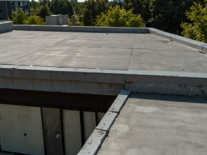 Spese per lastrico solare privato nel condominio minimo: sbaglia il condomino che esegue lavori non concordati