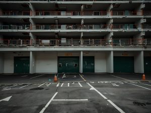 L'azione di reintegrazione è strumento processuale necessario nel caso di spoglio violento e clandestino di posti auto in condominio