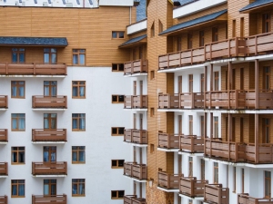 L'installazione di pannelli fotovoltaici richiede motivazioni chiare per il diniego e un dialogo trasparente con l'amministrazione