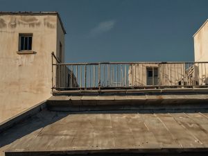 Sopraelevazione in condominio: l'accordo di rinuncia all'indennità di sopralzo non vincola i futuri acquirenti o chi riceve l'immobile tramite donazione o successione