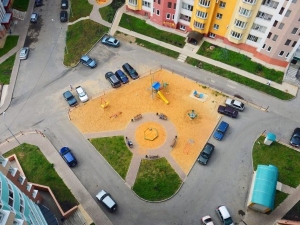Gli armadietti costruiti sul cortile comune da un condomino diventano bene condominiale