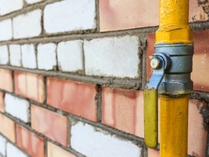 Tubi di adduzione di gas, cavi ed antenne sul lastrico solare prima in comproprietà poi diviso in quote di proprietà esclusiva