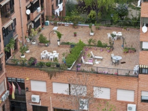 La demolizione del manufatto sul lastrico solare condominiale è obbligatoria per uso esclusivo illecito