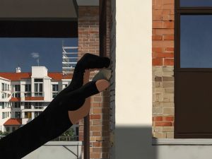 Installazione canna fumaria sul muro condominiale: quando configura privazione del possesso del balcone del singolo condomino?