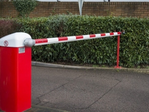 Sbarra automatica per l'accesso ai posti auto: i condòmini privi di garage pagano?