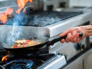 La risto-pescheria che diffonde odori molesti deve risarcire i condomini