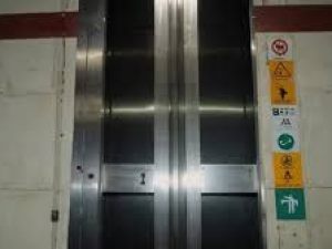 L'installazione del miniascensore è ammessa senza delibera se non compromette l'uso delle scale e la sicurezza del fabbricato