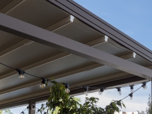 Pergotenda: autorizzare i singoli pezzi non basta se l'insieme crea un locale abusivo