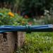 Cavi elettrici dal giardino del vicino: cosa posso fare se sono pericolosi?